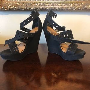 Chinese Laundry Wedges